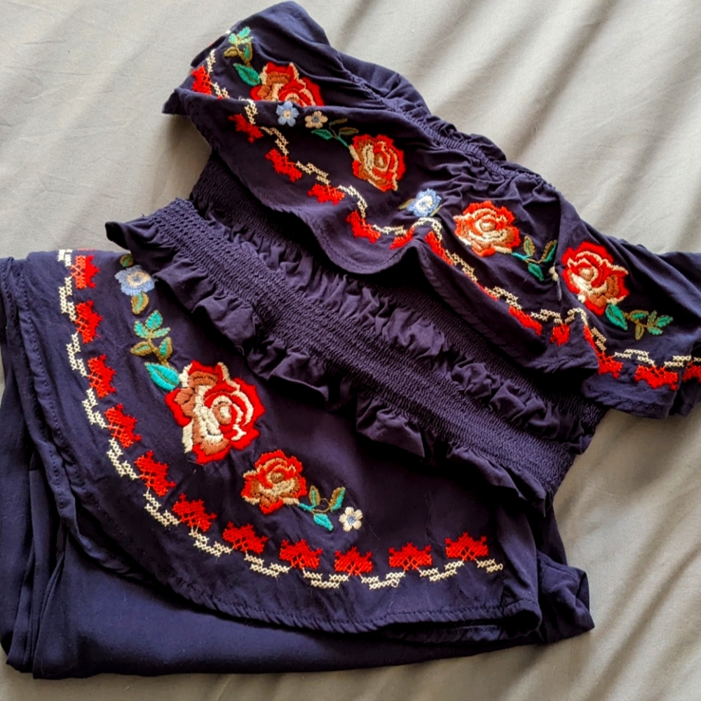 Xhilaration Women's Floral Embroidered Set